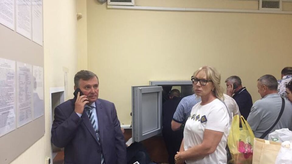 Денисова добивается встречи с Сущенко