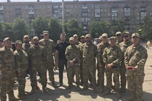 Білецький (у центрі в чорній футболці): Влада усунулася навіть від того мінімуму, який має виконувати