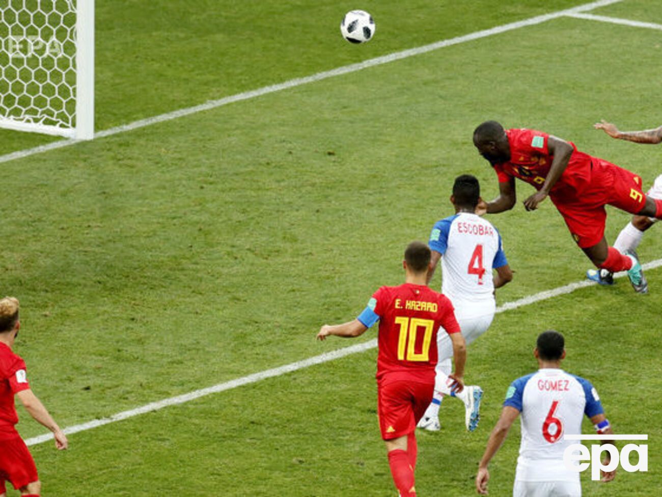 Ромелу Лукаку (№9) забил два из трех мячей своей команды