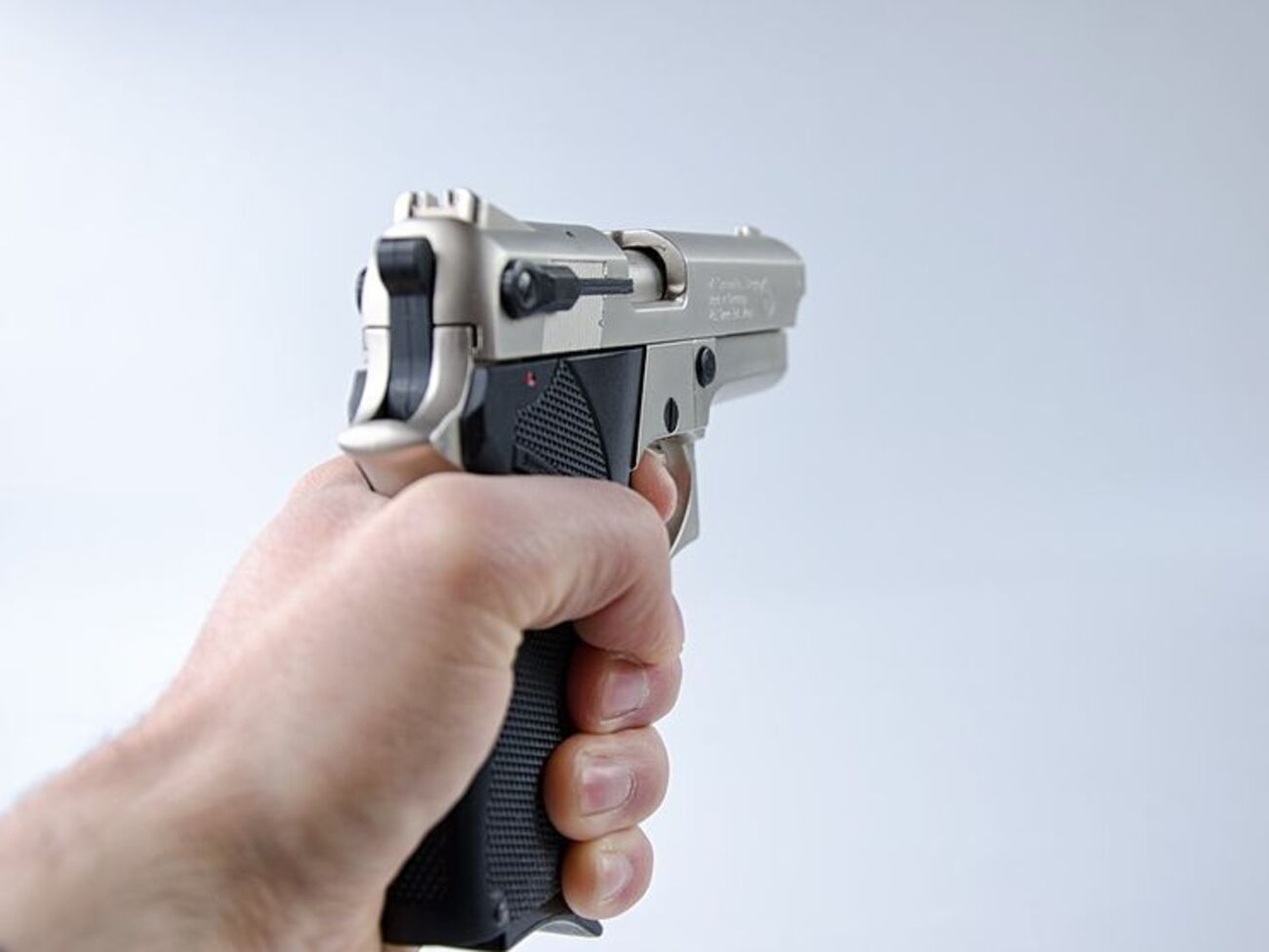 За даними СБУ і ГПУ, арештований є професійним кілером, якого готували в РФ