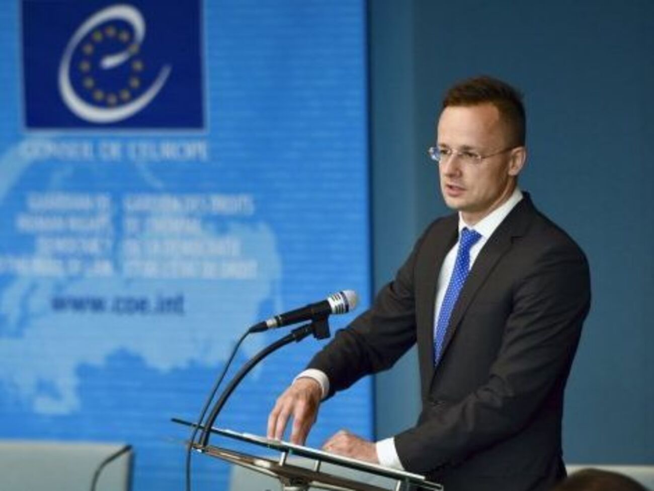 Сийярто напомнил, что европейские институты финансируются за счет средств европейских налогоплательщиков