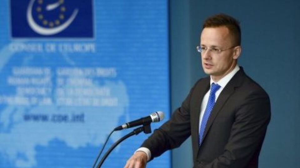 Сіярто нагадав, що європейські інститути фінансуються за рахунок коштів європейських платників податків