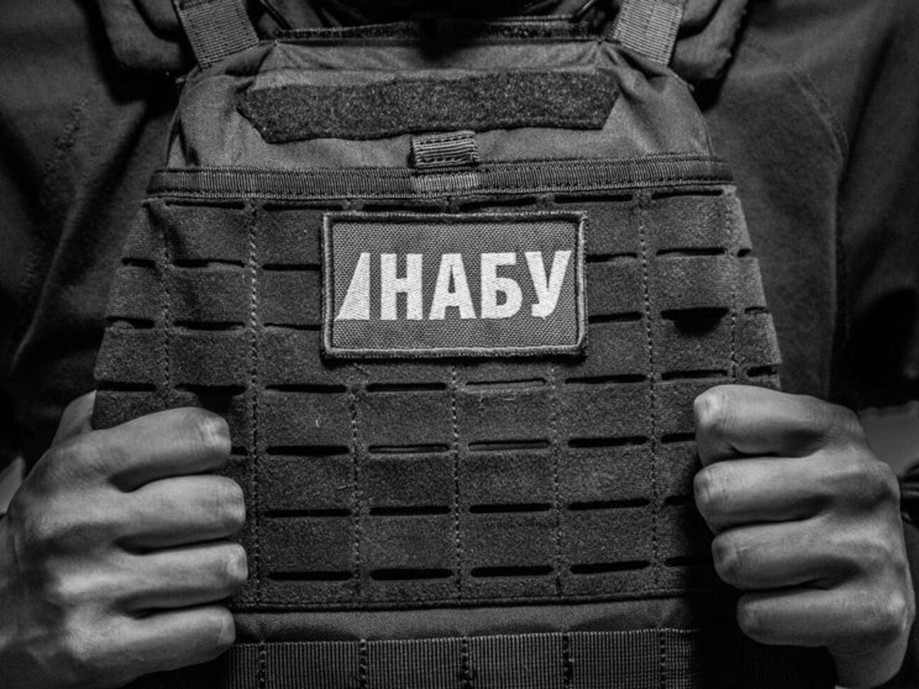 Детективу НАБУ предлагали взятку за снятие ареста со счетов частного общества