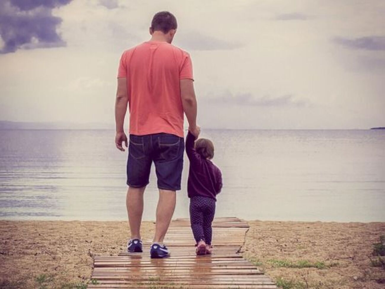 В Минюсте утверждают, что хотят сбалансировать права обоих родителей, независимо от того, кто из них проживает с ребенком