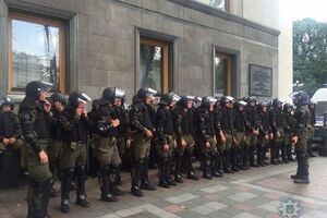 Протестувальникам вдалося прорвати кордон поліції