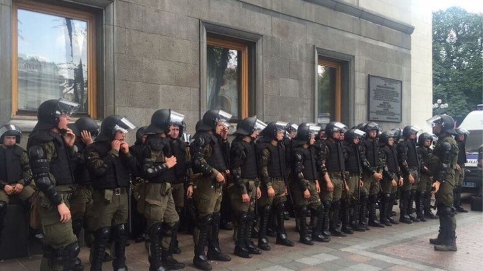 Протестувальникам вдалося прорвати кордон поліції