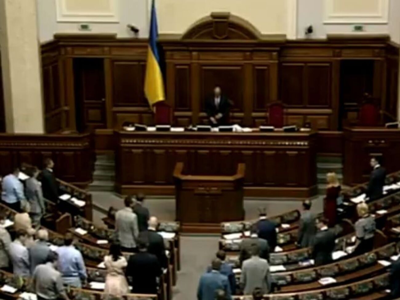 Депутати стоячи вшанували пам'ять Івана Драча
