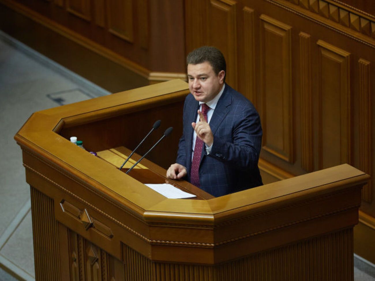 Виктор Бондарь: Нельзя в бедной стране выплачивать такие премии – это цинизм власти по отношению к людям Украины