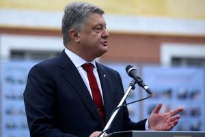 Порошенко ховається під аватаром Пітера Пена, стверджує журналіст