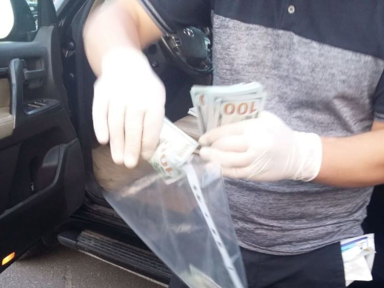 Затриманому передали останню частину суми в одному з київських кафе