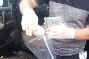 Задержанному передали последнюю часть суммы в одном из киевских кафе