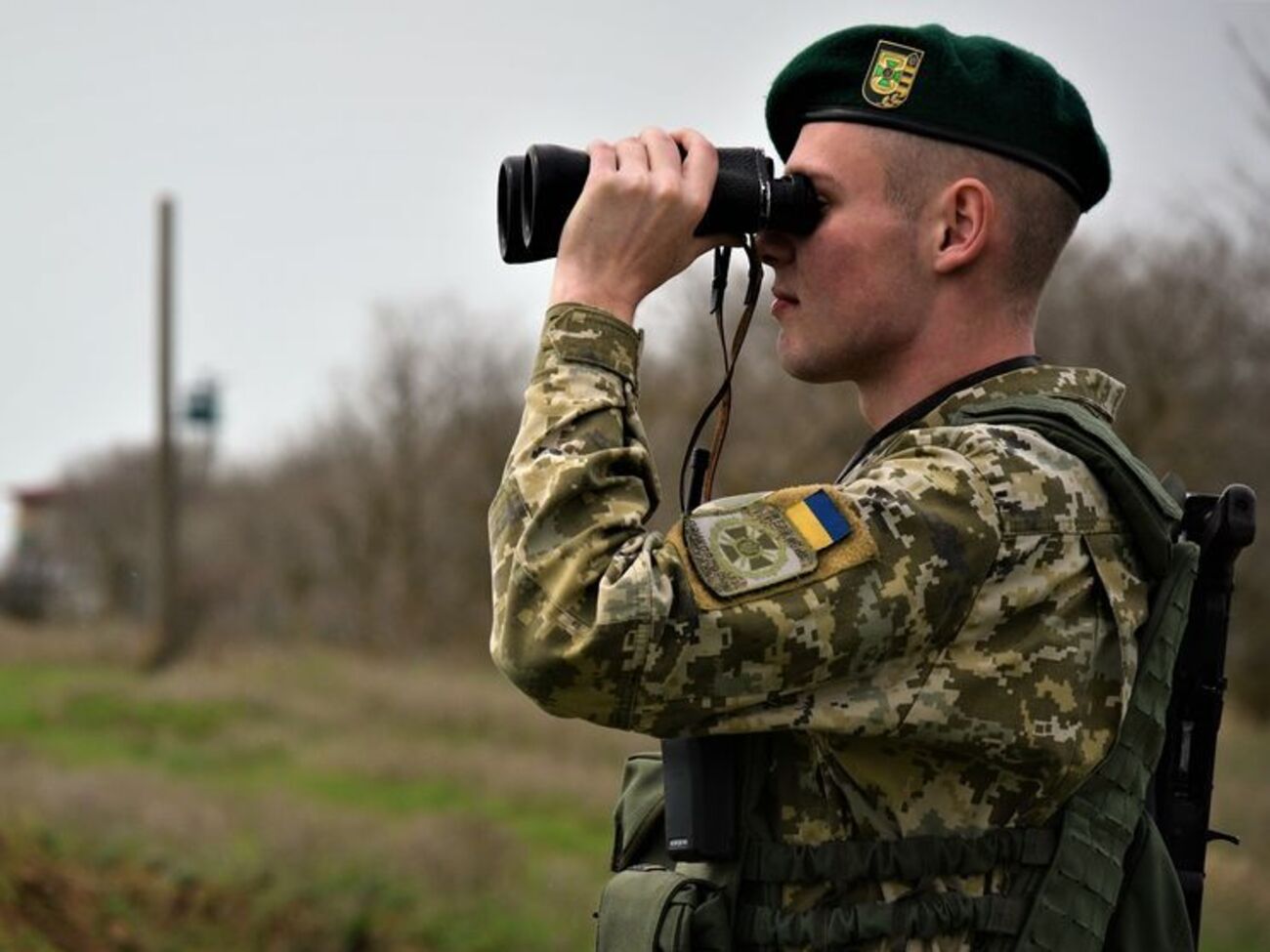 Після пострілу вгору прикордонний наряд відкрив вогонь по ногах порушників