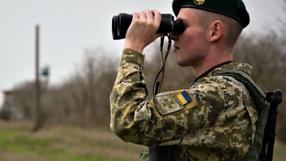 Після пострілу вгору прикордонний наряд відкрив вогонь по ногах порушників