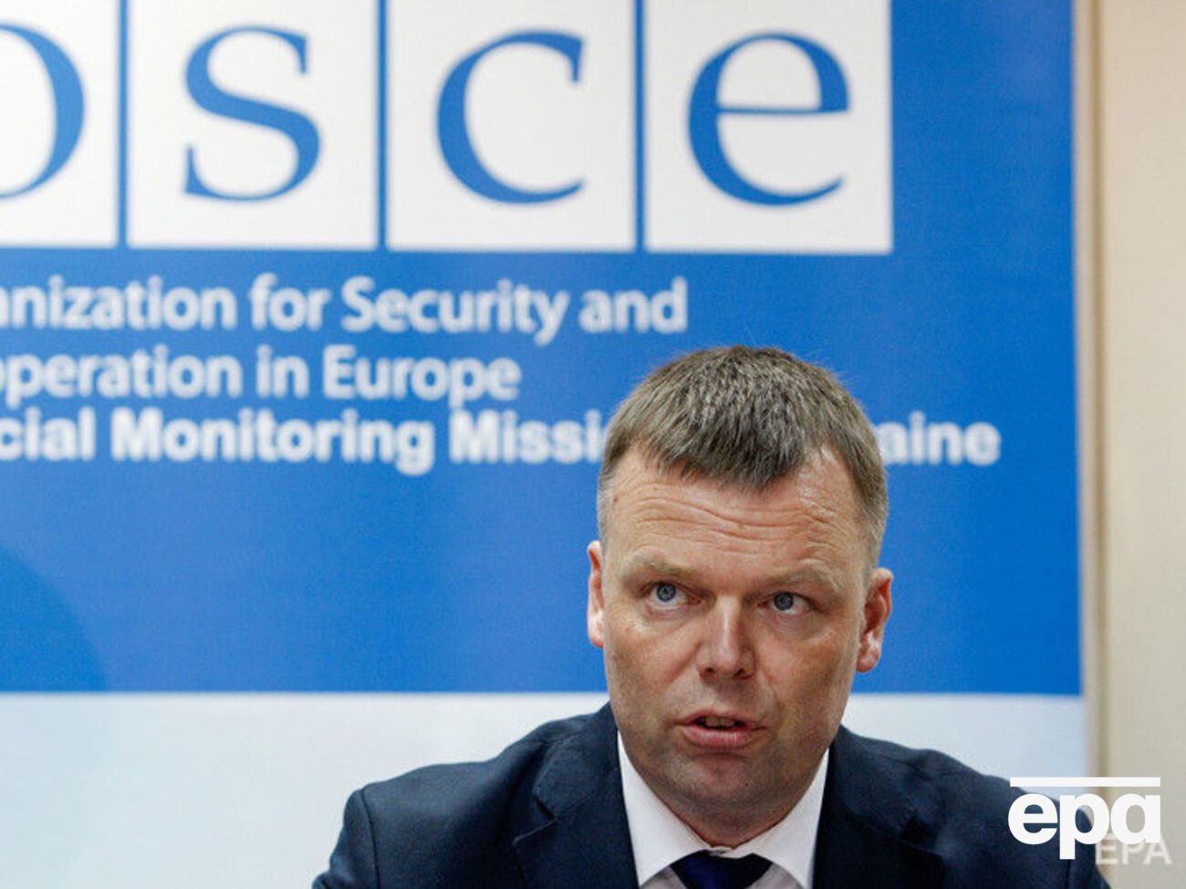 Хуг отказался отвечать на вопрос, какая из враждующих сторон активнее нарушает перемирие