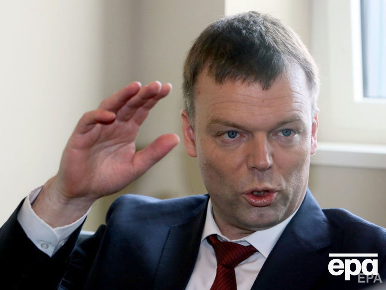 Хуг вітає всі зусилля для встановлення миру на Донбасі