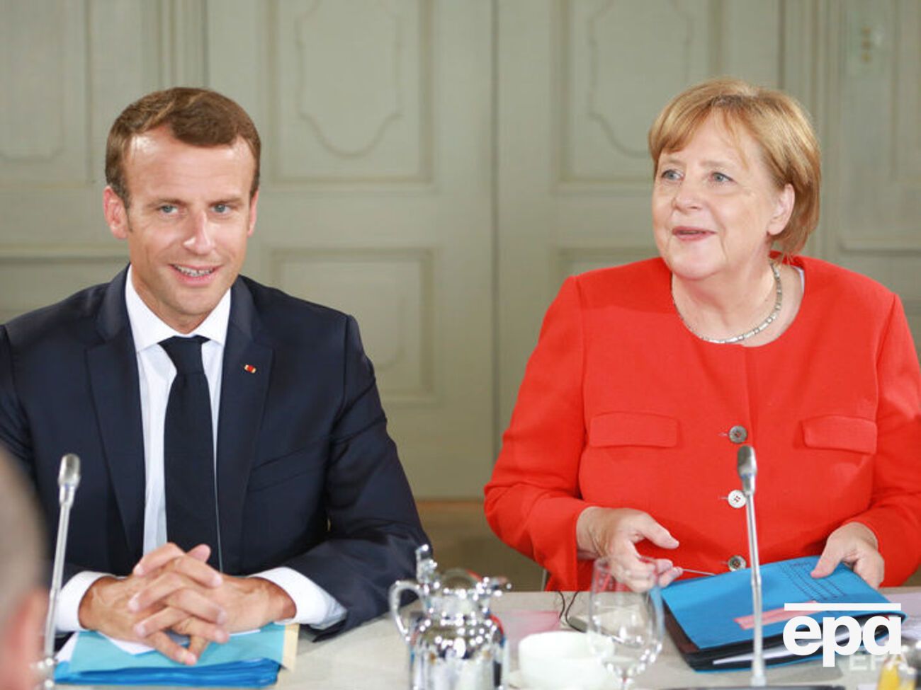 Макрон и Меркель подписали совместную декларацию