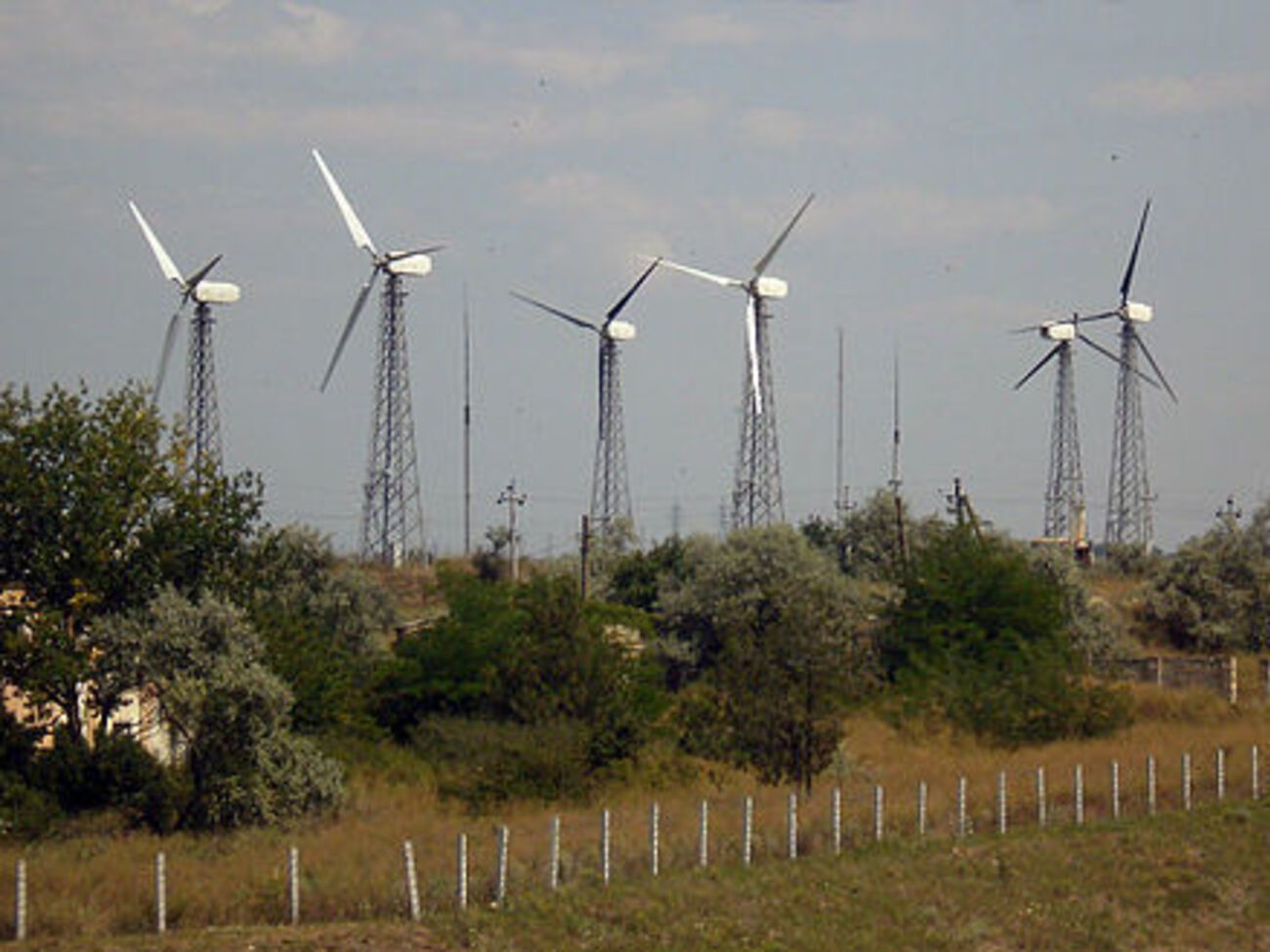 Вітряна електростанція розташована в Новоазовському районі Донецької області