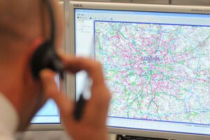 Станцию метро закрыли и оцепили полицейским кордоном