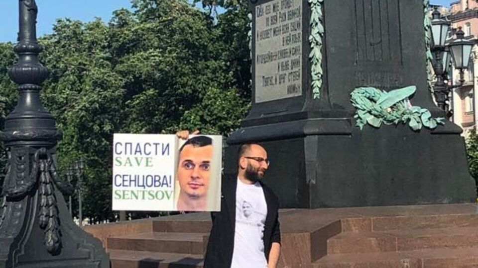 Режиссер вышел на одиночный пикет