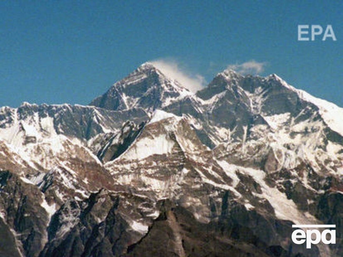 В ходе экспедиции на Эверест в 1996 году из десяти человек выжили двое