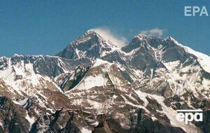 В ходе экспедиции на Эверест в 1996 году из десяти человек выжили двое