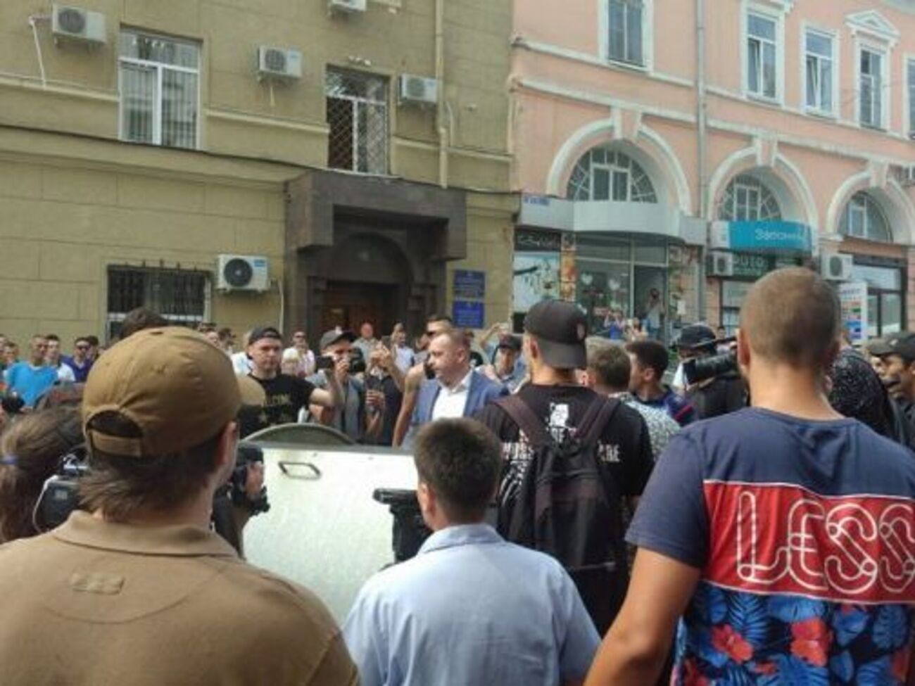 Руденко бросили в мусорный бак