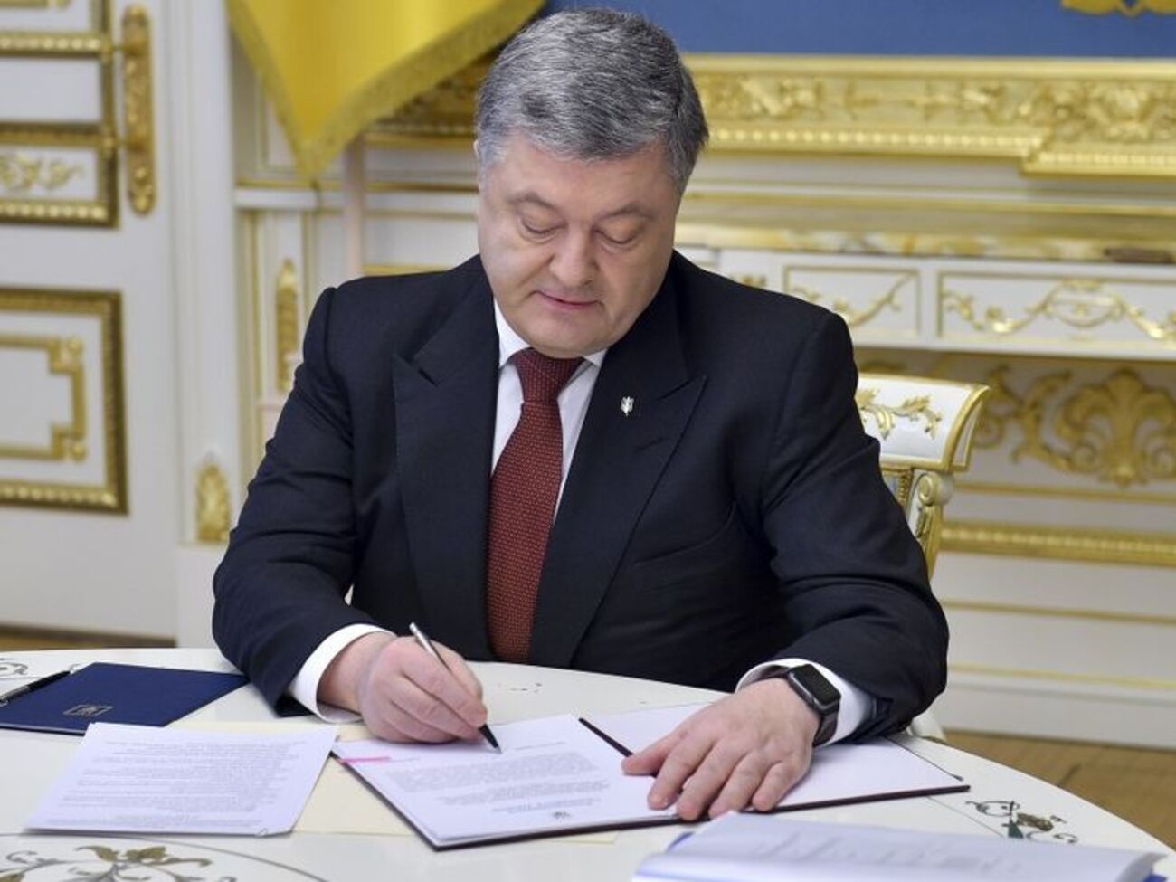 Порошенко подписал законопроект №6052