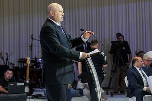 Турчинов: Вибори перетворюються мало не в збройне протистояння