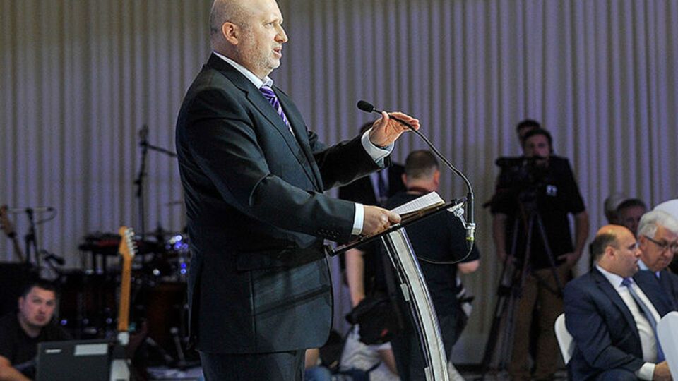 Турчинов: Вибори перетворюються мало не в збройне протистояння