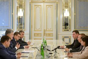 Порошенко зустрівся із Рінкевичсом