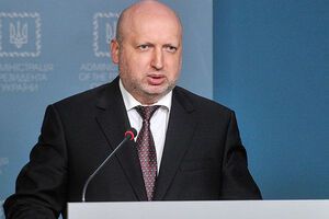 Турчинов: Ми маємо працювати над зброєю, яка може ефективно вражати ворога на будь-якій відстані