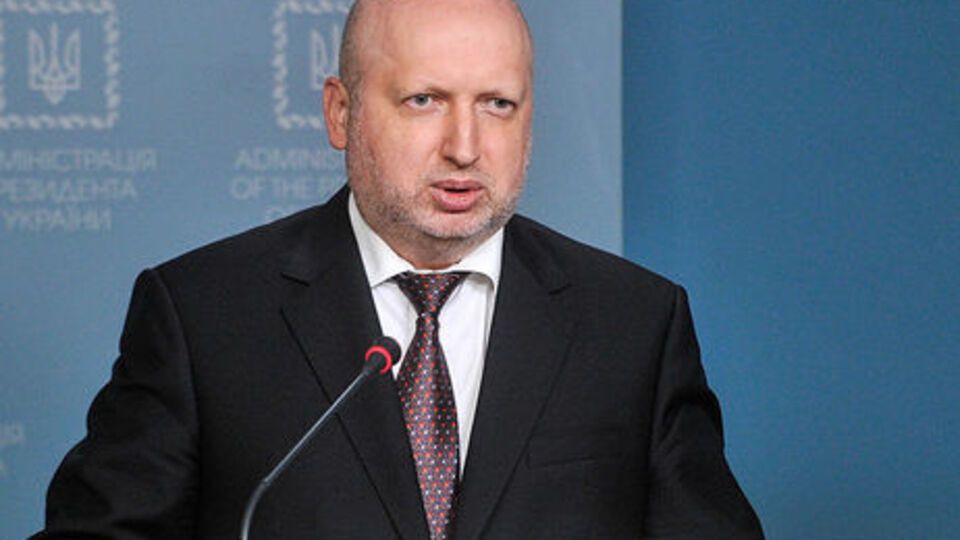 Турчинов: Ми маємо працювати над зброєю, яка може ефективно вражати ворога на будь-якій відстані