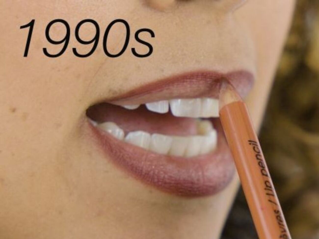 В подборку вошли тенденции в макияже, популярные в 1990-х годах