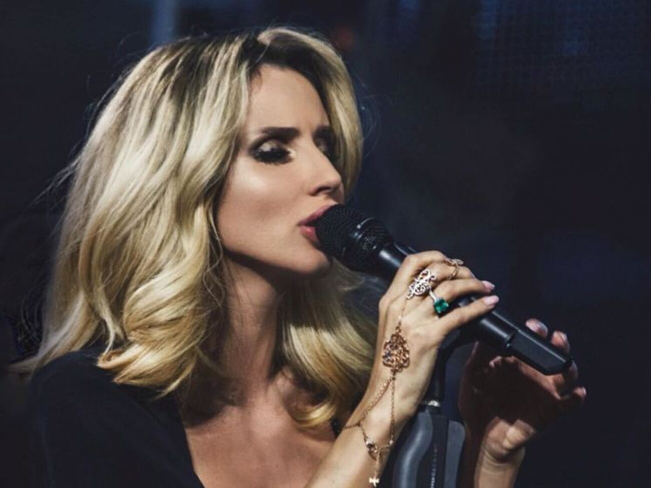 Loboda надела облегающую одежду после родов