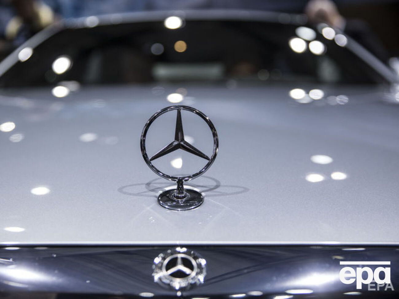 Автобаза Державного управління справами закупить автомобілі Mercedes