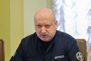 Турчинов підкреслив, що закон про нацбезпеку встановлює основні параметри переходу усіх складових сектору безпеки та оборони України на стандарти НАТО