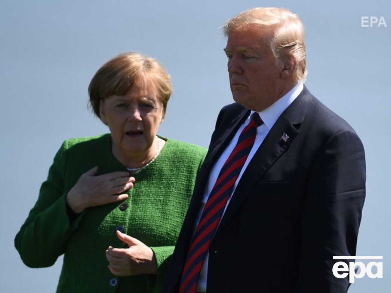 Трамп: Ось, Ангело. Не кажіть, що я вам ніколи нічого не даю