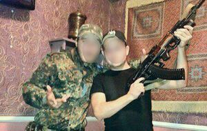 В первый же день службы из-за небрежности одного из боевиков мужчина получил ранение и попал в больницу