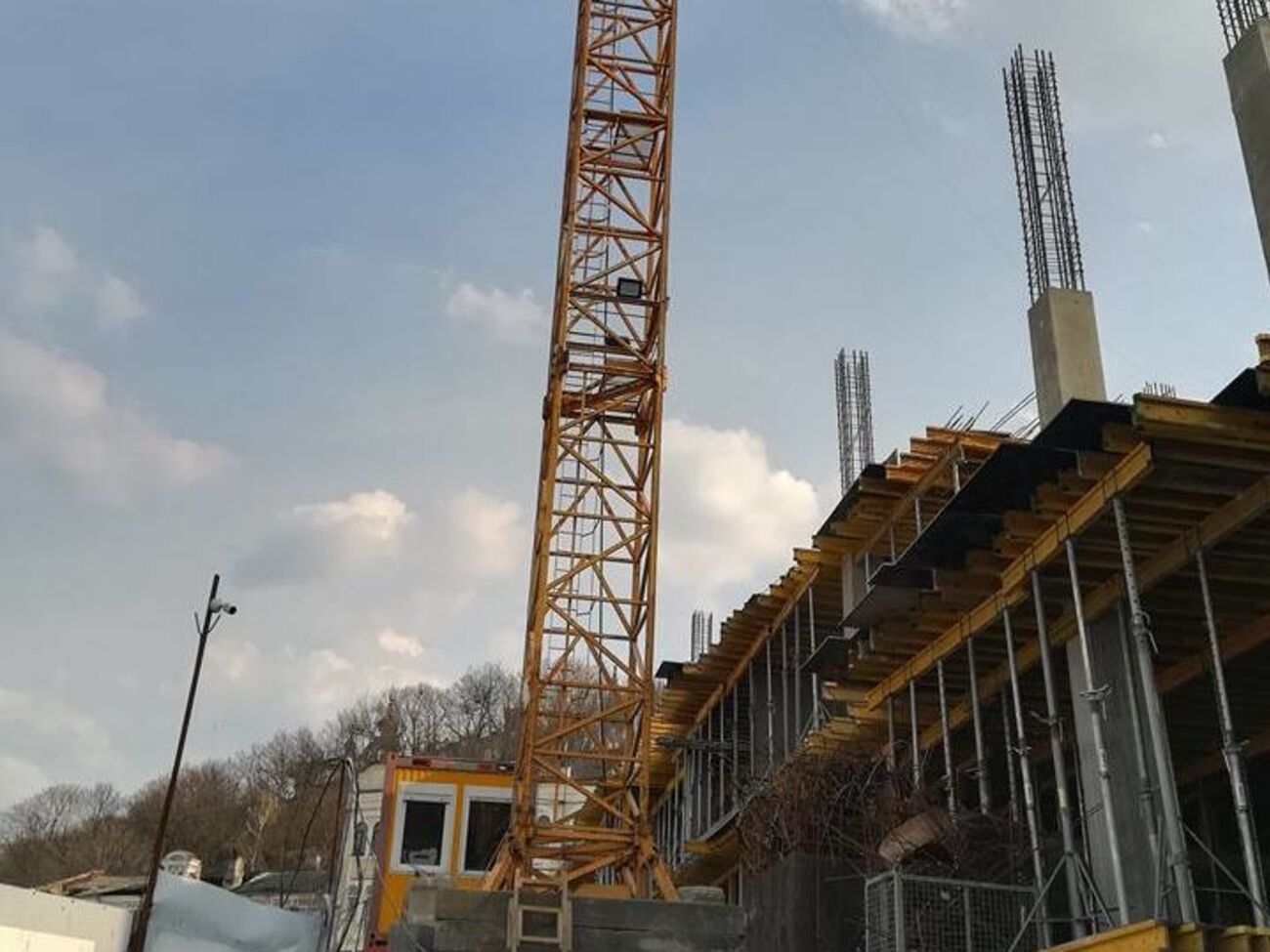 Строительство на Андреевском спуске приостановили в апреле