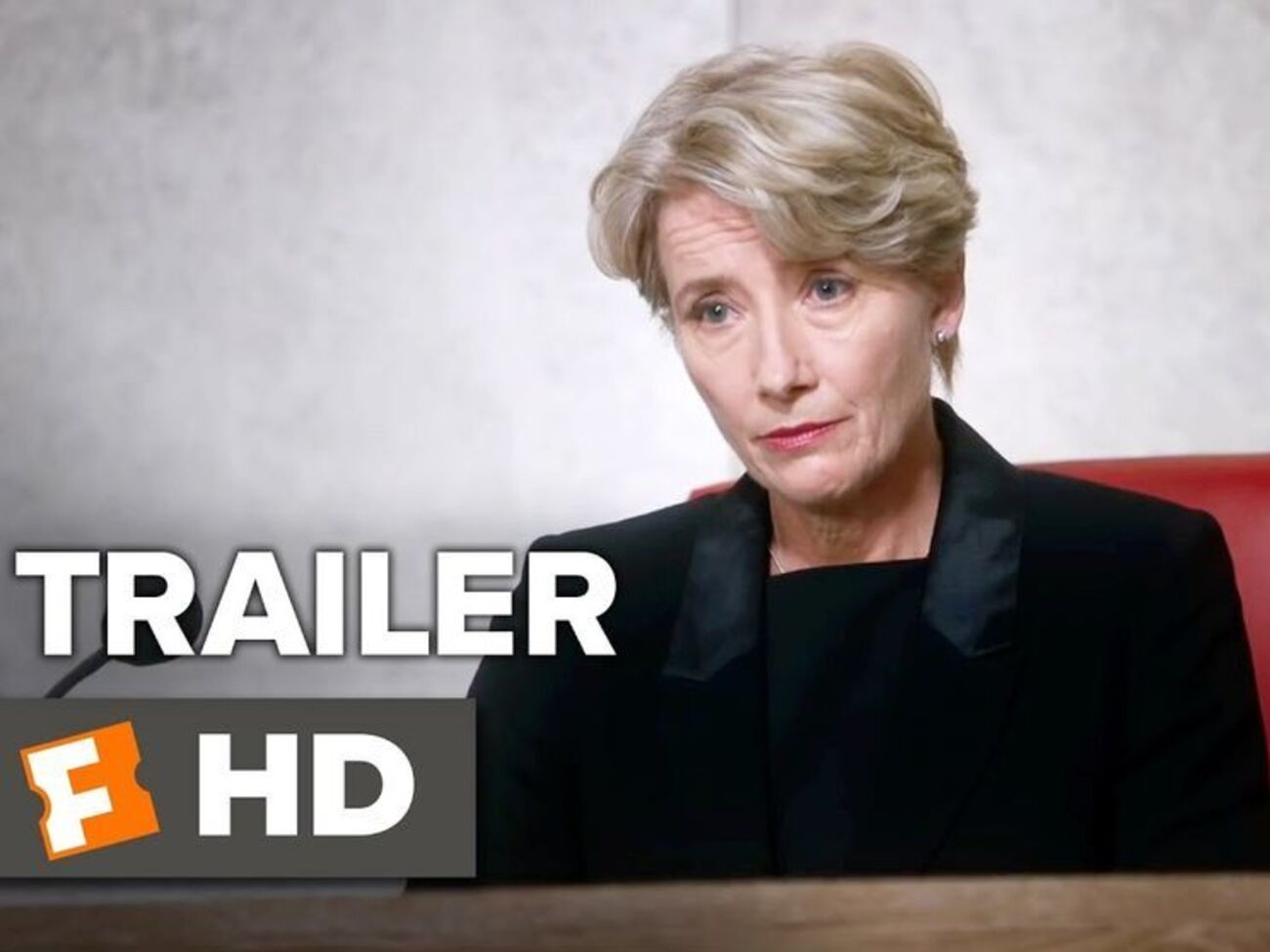 Томпсон исполняет роль судьи