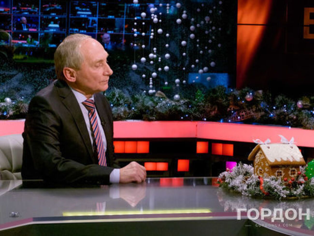 Козловського позбавили пенсії за виїзд за кордон