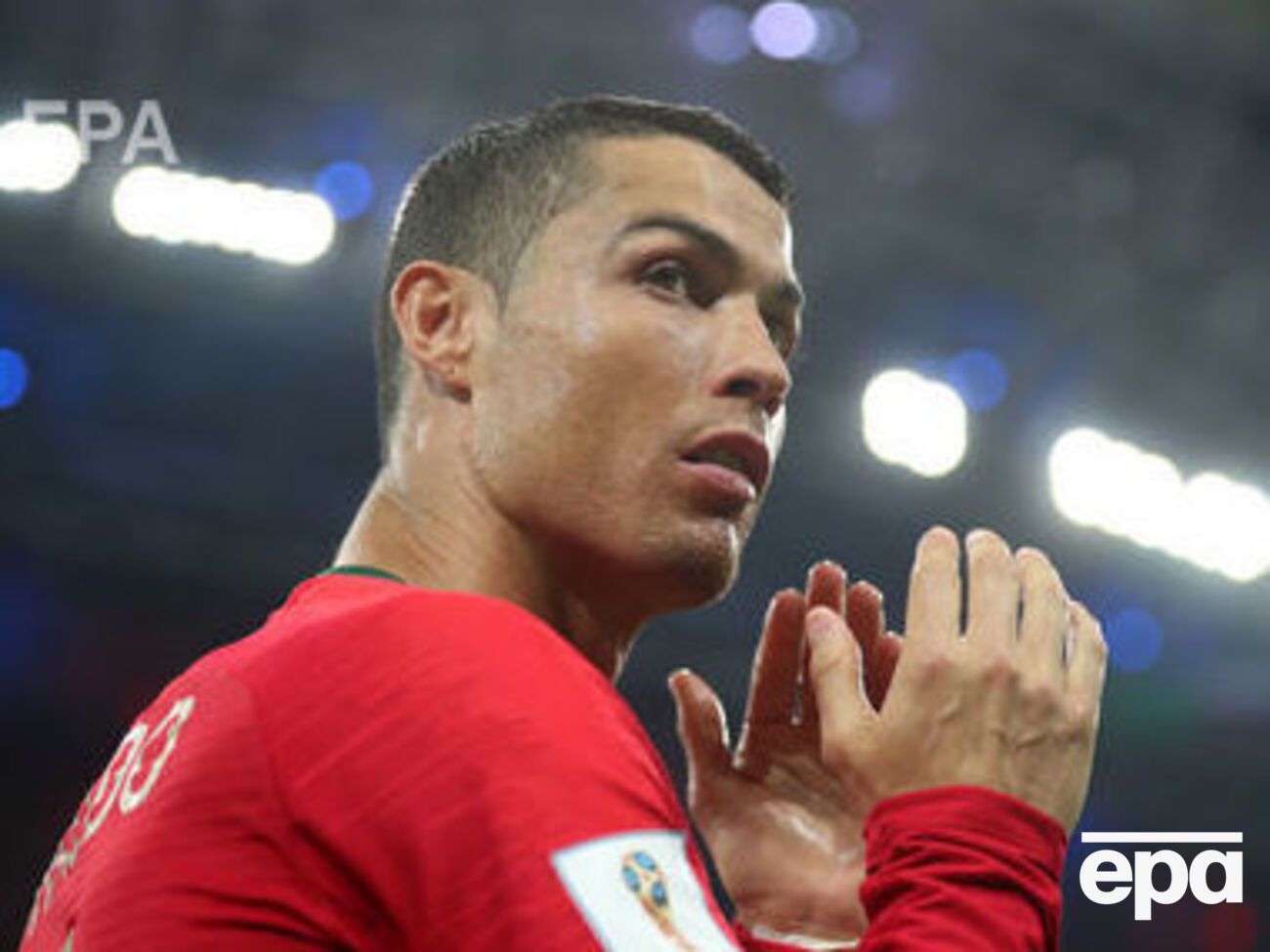 Роналду їв морепродукти, м'ясо і пив вино