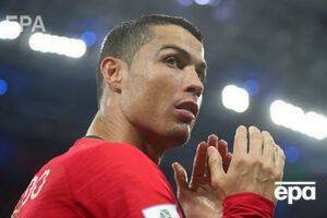 Роналду їв морепродукти, м'ясо і пив вино