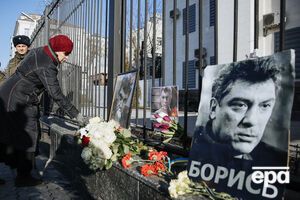 Біля російського посольства в Києві проходили акції пам'яті Нємцова