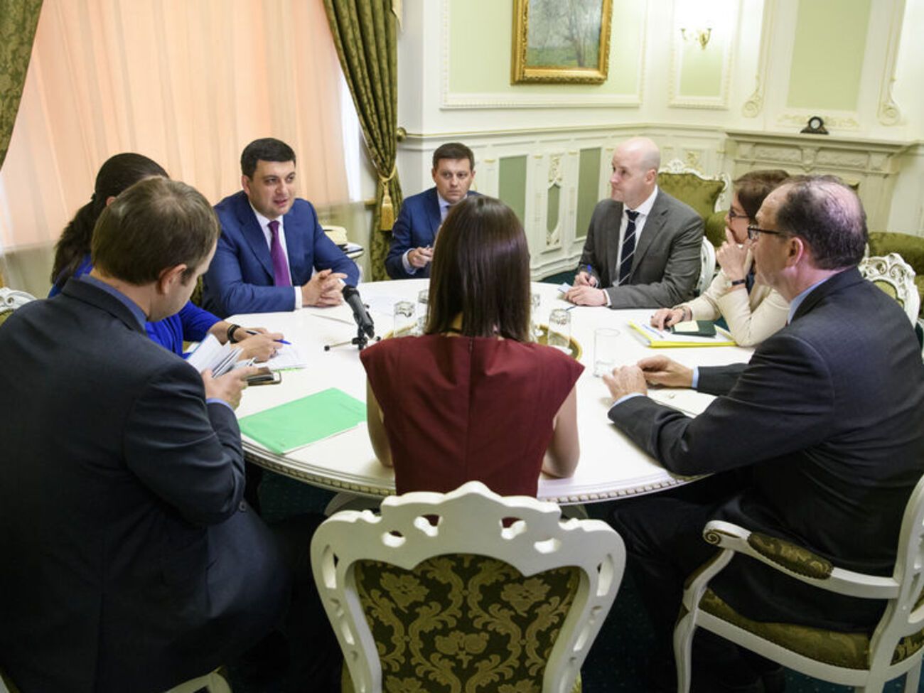 Гройсман&nbsp;провел встречу в Киеве с замминистра финансов США по международным делам Малпасом