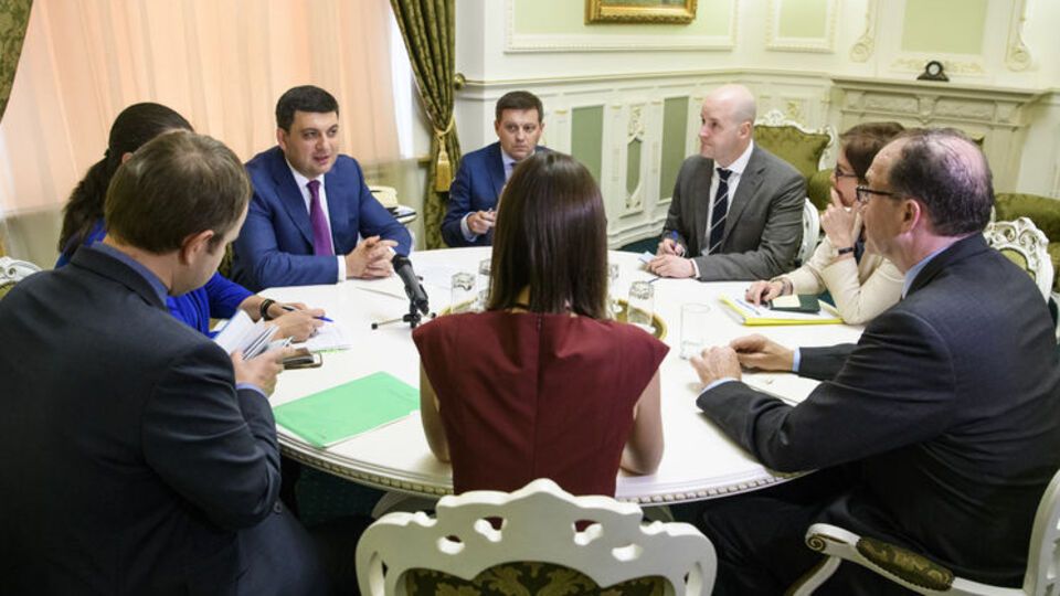 Гройсман провів зустріч у Києві із заступником міністра фінансів США з міжнародних справ Малпасом