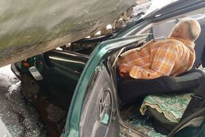 Водителю легкового авто удалось выжить после столкновения с БМП
