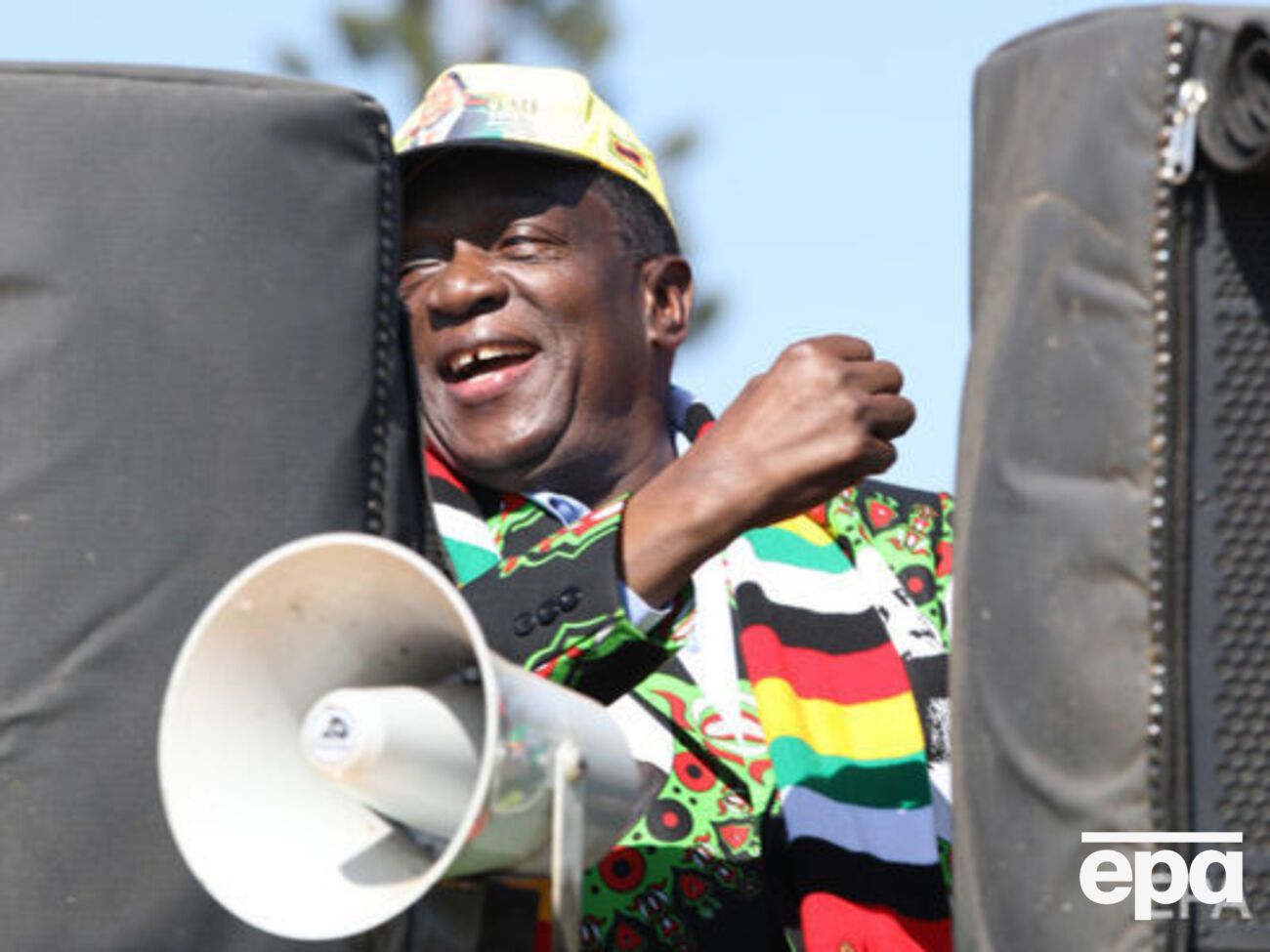 Мнангагва, за даними його представників, не постраждав