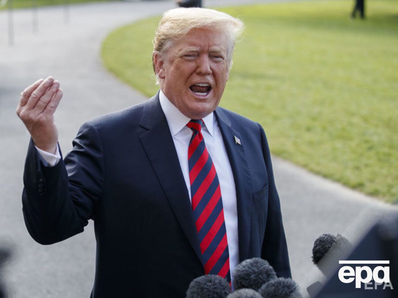 Трамп: Над нашей иммиграционной политикой смеется весь мир