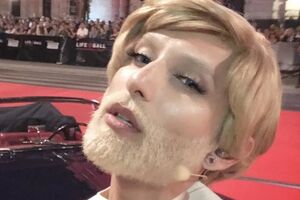 Нойвирт экспериментирует с внешностью